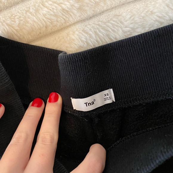 Aritzia Perfect Pocket Joggers - Picture 7 of 7